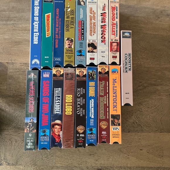 Lot of 17 John Wayne VHS - Picture 3 of 5